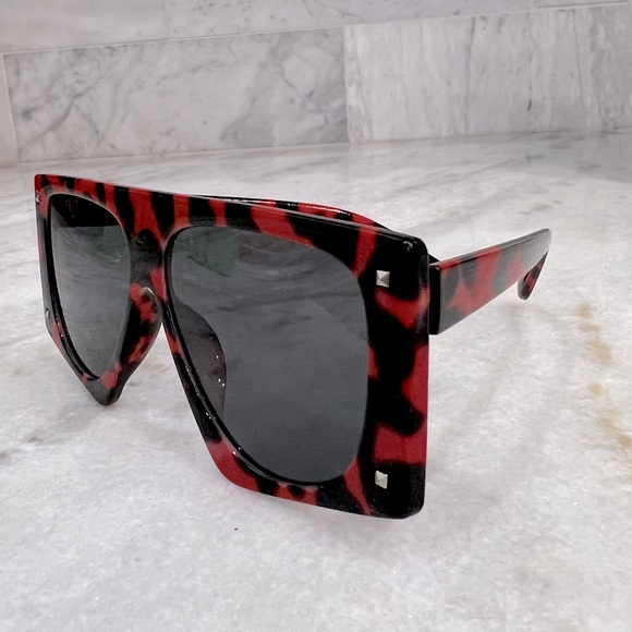Animal Print Squared Flat Top Diva Oversized Red Black Sunglasses - Picture 5 of 5